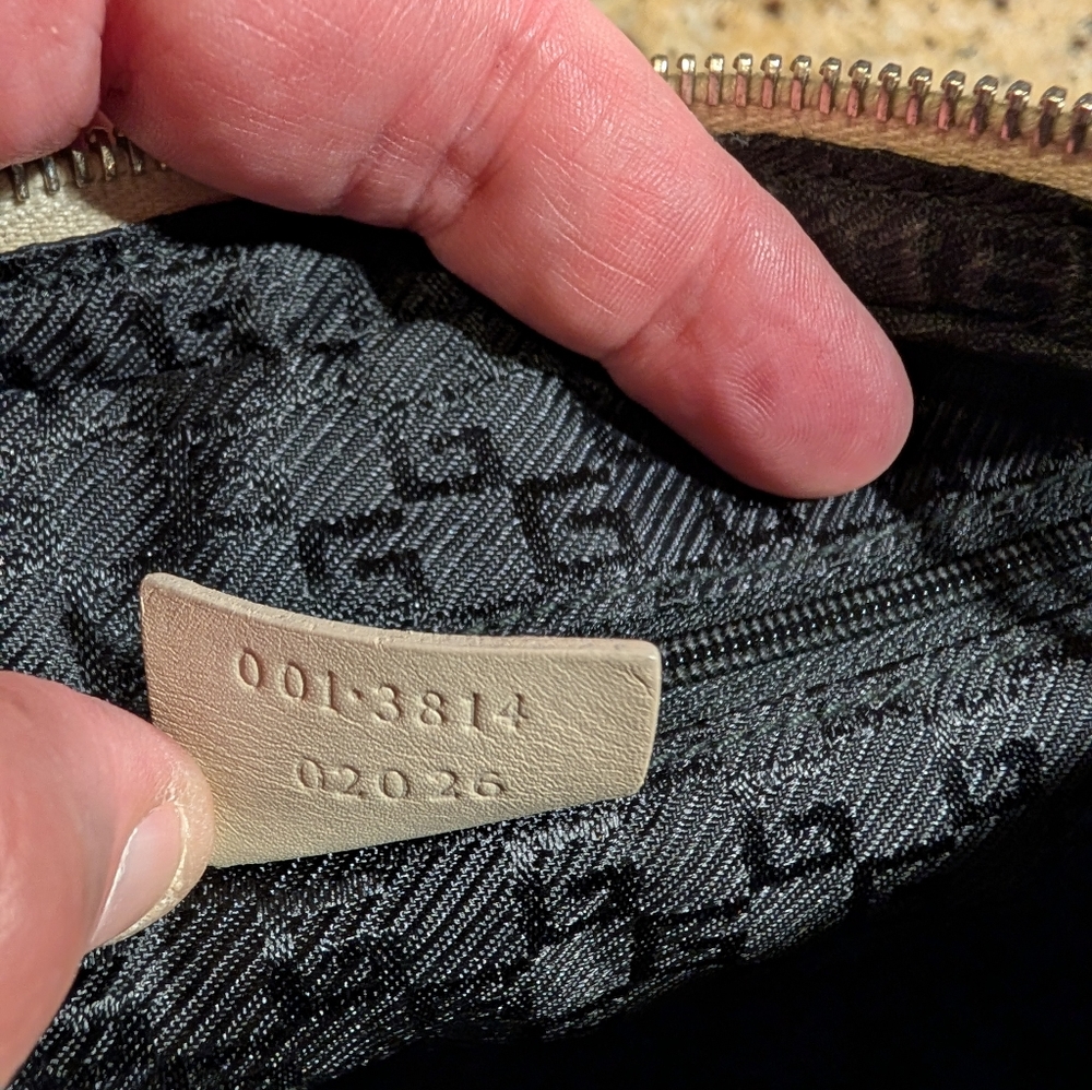 GUCCI Vintage Cream Shoulder Bag in Excellent Condition - Picture 11 of 15